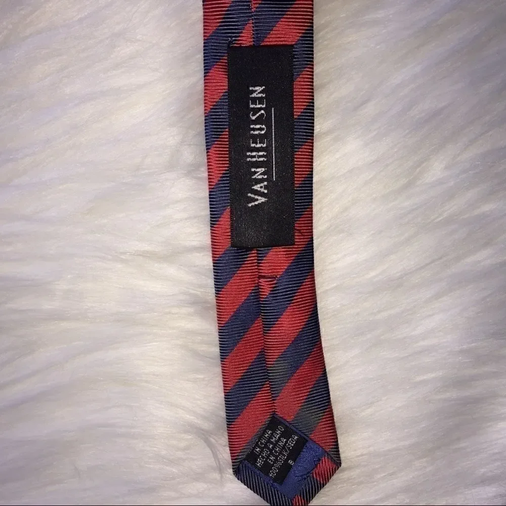 Men’s Van Heusen Navy and Red Tie